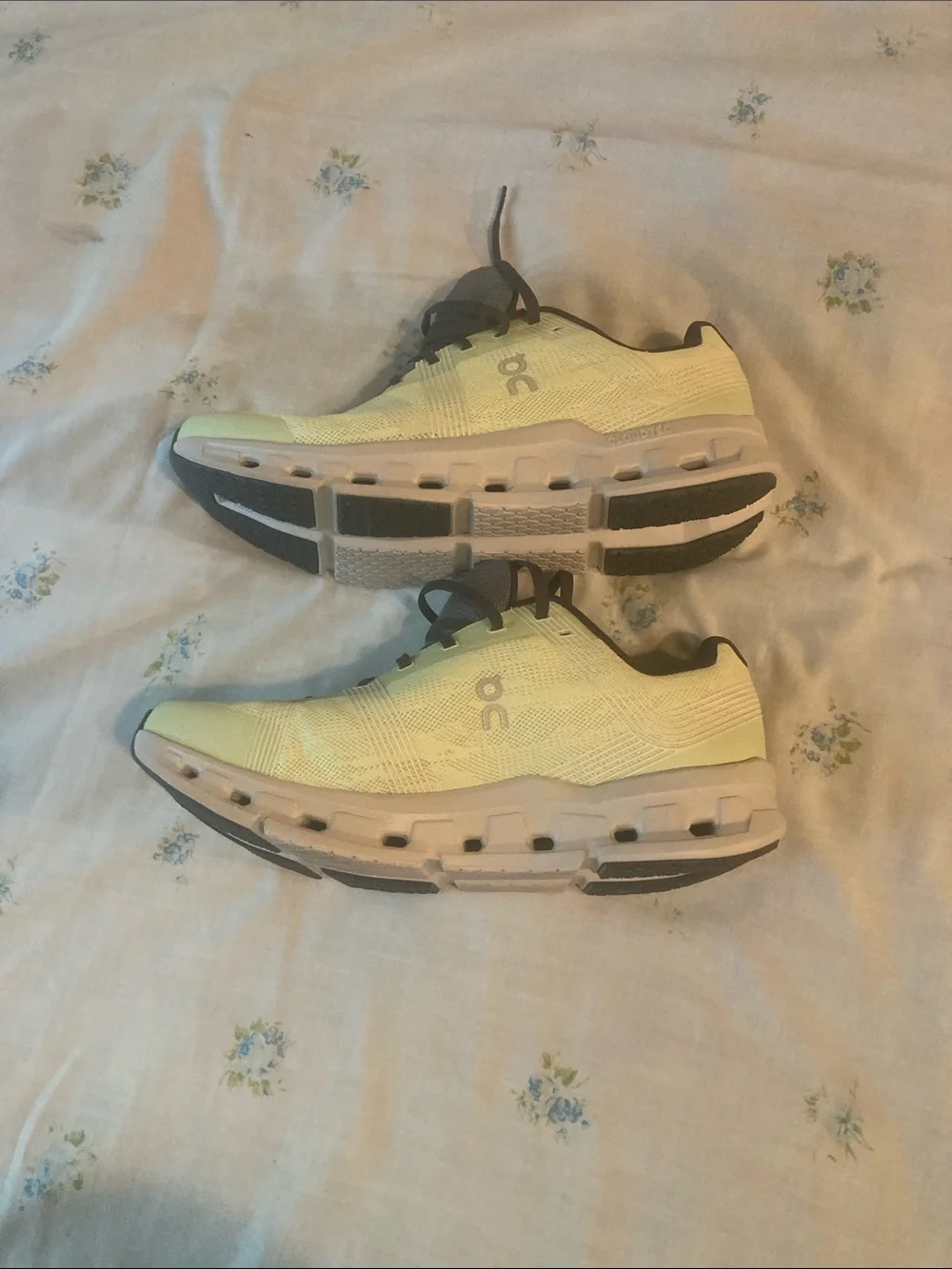 On Running Lace-Up Running Shoes